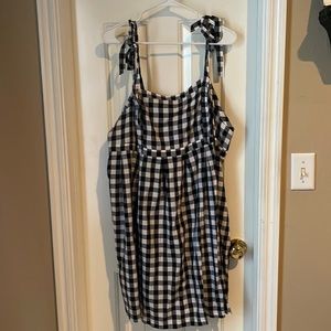 Old Navy black and white buffalo baby doll plus size dress